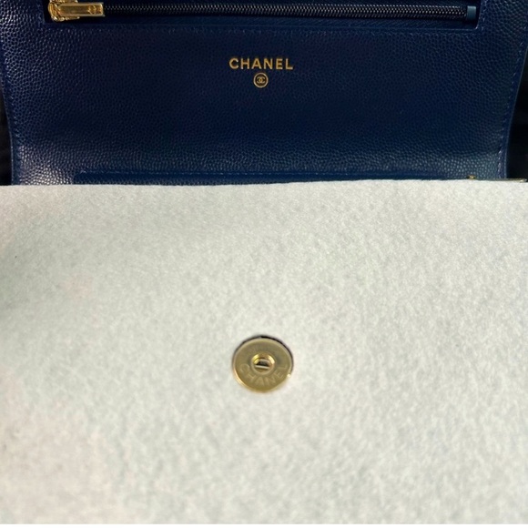 NWOT CHANEL CAVIAR QUILTED CRYSTAL ENAMEL WALLET FIRM! - Picture 3 of 6